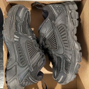 Nike Vomero Black Athletic Shoes